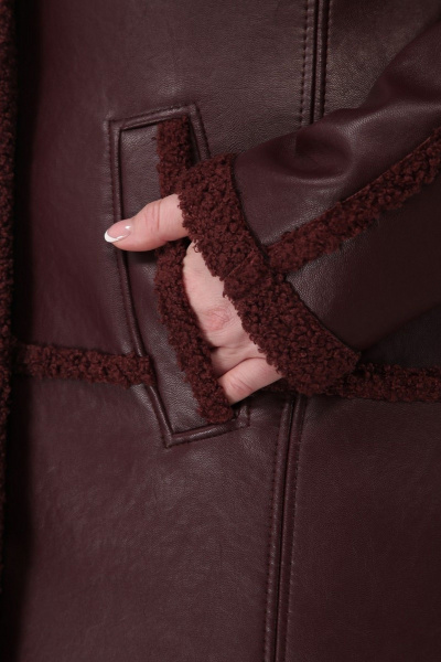 Пальто женское длинное двубортное из экокожи с рельефами Celentano 2081.1 шоколад - фото 5