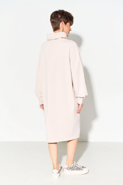 Платье из трикотажа с воротником-стойкой и втачными рукавами FOXY FOX 1563 бежевый - фото 10