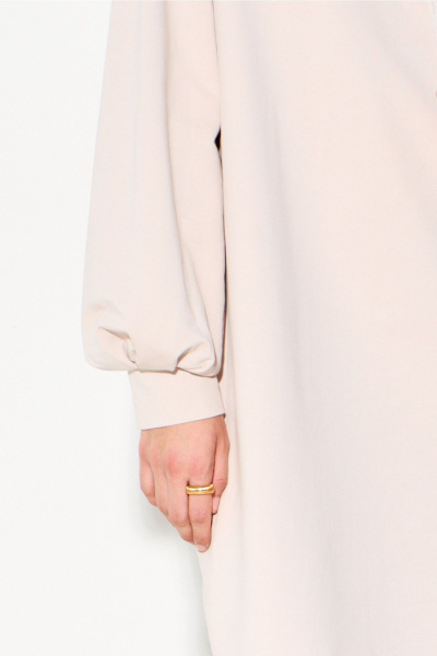 Платье из трикотажа с воротником-стойкой и втачными рукавами FOXY FOX 1563 бежевый - фото 6