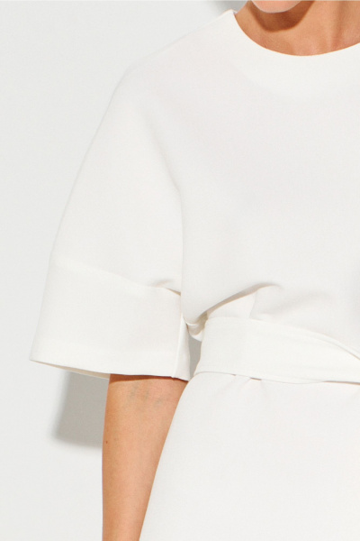 Молочное платье из текстиля с разрезом и поясом FOXY FOX 1628 молочный - фото 3