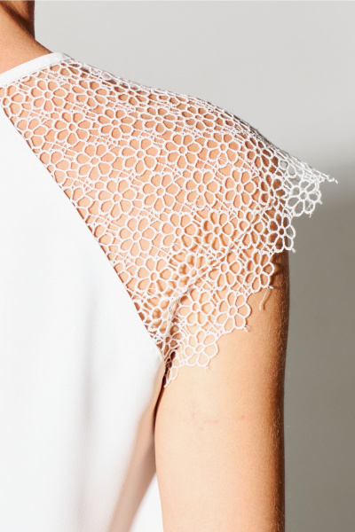 Блуза из легкой ткани с рукавами из кружева и разрезом FOXY FOX 1685 молочный - фото 6