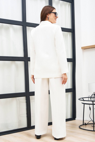 Дизайнерский брючный костюм с свободными брюками и жакетом Gold Style 2610 белый - фото 2