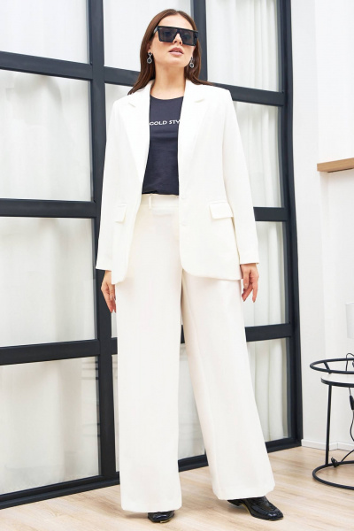 Дизайнерский брючный костюм с свободными брюками и жакетом Gold Style 2610 белый - фото 1