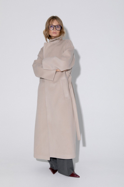 Пальто-халат свободное макси с пройзными карманами PiRS 4861 светло-бежевый - фото 6