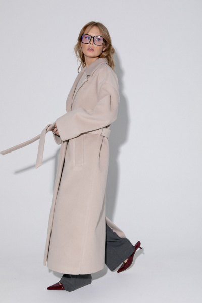 Пальто-халат свободное макси с пройзными карманами PiRS 4861 светло-бежевый - фото 5