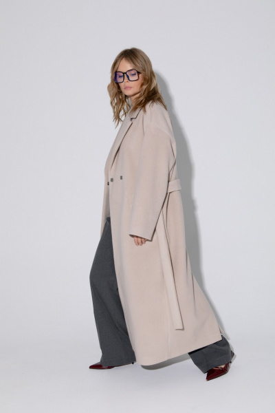 Пальто-халат свободное макси с пройзными карманами PiRS 4861 светло-бежевый - фото 2