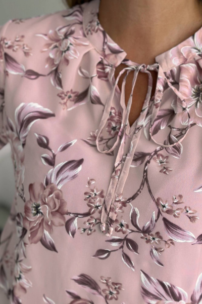 Платье с рельефами, шлицей и декоративной брошей LindaLux 812 розовая_ветка - фото 6