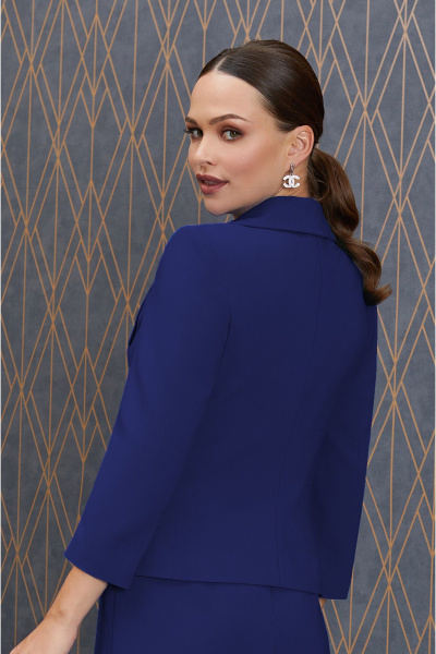 Костюм с жакетом и юбкой с воланом из костюмной ткани Lissana 4967 синий - фото 4