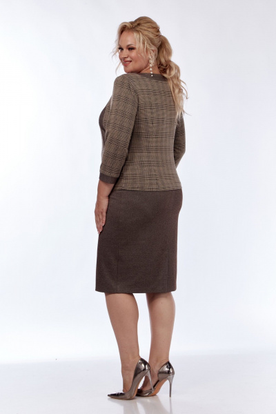 Платье деловое из трикотажного полотна с вырезом LadyThreeStars 2475 клетка+коричневый меланж - фото 4