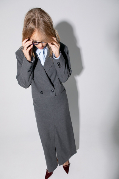 Костюм-двойка из оверсайз жакета и макси-юбки с разрезом PiRS 5358 графит - фото 3