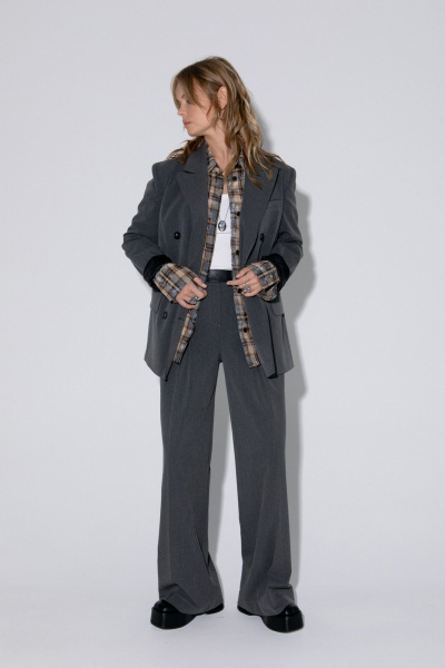 Костюм-двойка с свободным жакетом и брюками-палаццо PiRS 5373 серый - фото 10