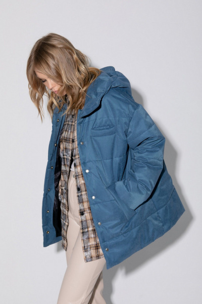 Демисезонная стеганая оверсайз куртка с капюшоном PiRS 5381 синий - фото 4