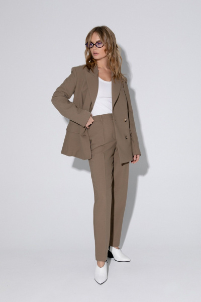 Костюм-двойка из свободного жакета и классических брюк PiRS 5392 бежевый - фото 4