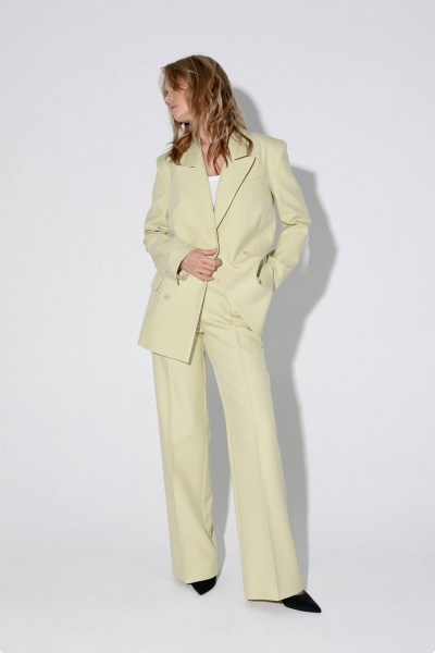 Костюм 2-ка из жакета свободного кроя и брюк с стрелками PiRS 5445 желто-зеленый - фото 4