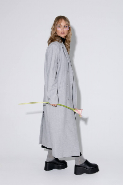 Миди-пальто оверсайз с расширенным плечом из ткани с рисунком PiRS 5449 серый - фото 10