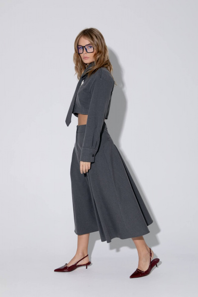 Укороченная рубашка с галстуком из вискозы из текста с вырезом капля PiRS 5453 графит - фото 5