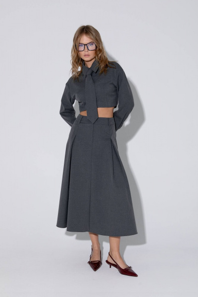 Укороченная рубашка с галстуком из вискозы из текста с вырезом капля PiRS 5453 графит - фото 2