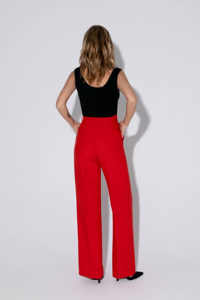 Костюм-двойка свободный жакет и брюки со стрелками PiRS 5473 красный - фото 8