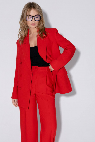 Костюм-двойка свободный жакет и брюки со стрелками PiRS 5473 красный - фото 5