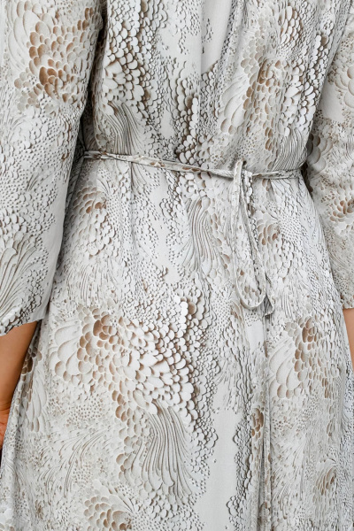 Платье с подрезом под грудью и завязками на боках La rouge 5471 серо-бежевый-набивной - фото 7