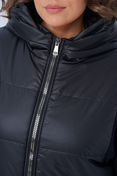 Демисезонная куртка на молнии с объемным капюшоном Диомант 2010 черный - фото 7