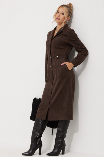Платье с воротником и карманами из искусственной замши AMUARt 1014-1 коричневый,замш - фото 10
