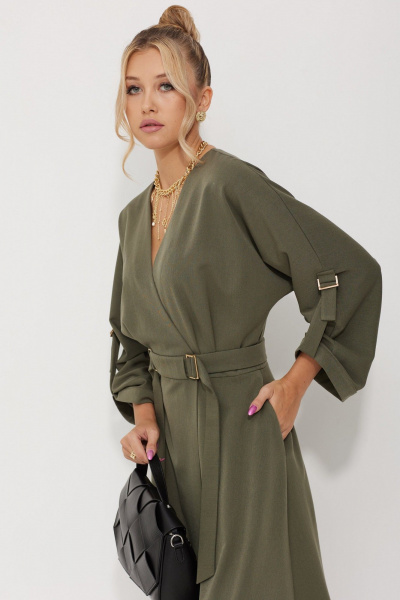 Деловое платье с запахом и асимметричной юбкой AMUARt 1016-1 хаки - фото 15