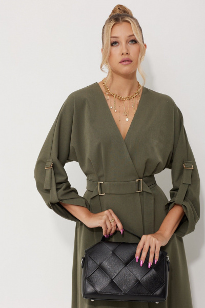 Деловое платье с запахом и асимметричной юбкой AMUARt 1016-1 хаки - фото 13