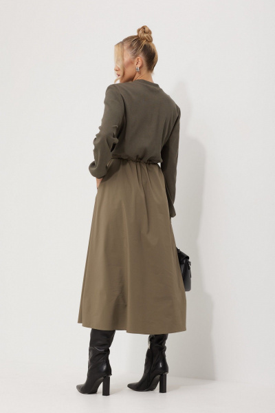 Свободное платье из текстиля с кулисами и карманами AMUARt 1018 хаки - фото 17