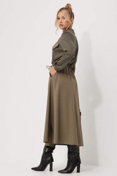 Свободное платье из текстиля с кулисами и карманами AMUARt 1018 хаки - фото 16