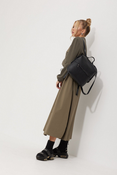 Свободное платье из текстиля с кулисами и карманами AMUARt 1018 хаки - фото 14