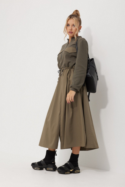 Свободное платье из текстиля с кулисами и карманами AMUARt 1018 хаки - фото 13