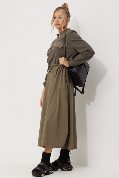 Свободное платье из текстиля с кулисами и карманами AMUARt 1018 хаки - фото 12