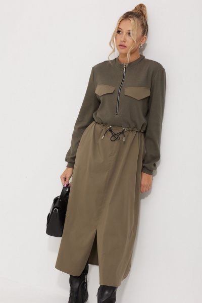 Свободное платье из текстиля с кулисами и карманами AMUARt 1018 хаки - фото 9