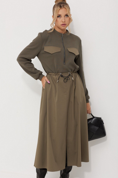 Свободное платье из текстиля с кулисами и карманами AMUARt 1018 хаки - фото 8