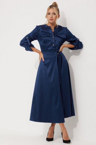 Платье миди из текстильного атласа с накладными карманами AMUARt 1019 синий - фото 12