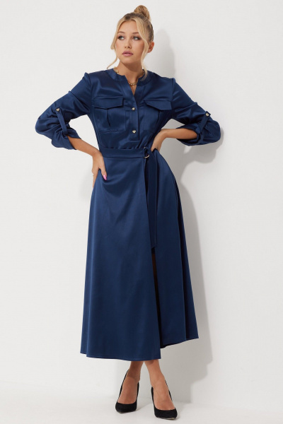 Платье миди из текстильного атласа с накладными карманами AMUARt 1019 синий - фото 11
