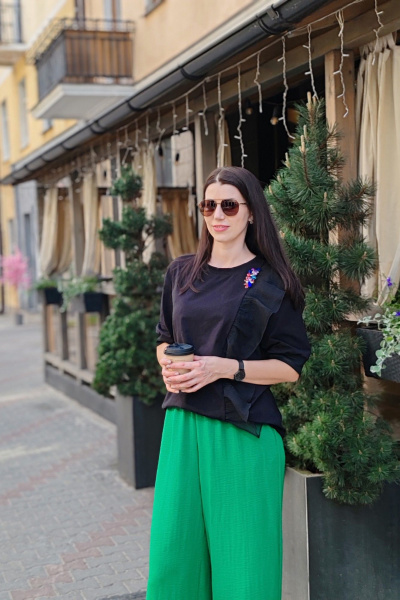 Блуза прямого силуэта из хлопка с воланом на переде SMilaLine М-2404 черный - фото 1