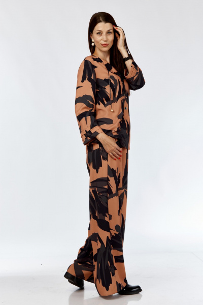 Костюм из тканей: прямая рубашка и палаццо брюки с резинкой SMilaLine М-2406 черно-рыжий(принт) - фото 3