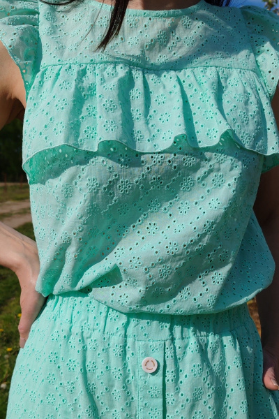 Блуза из хлопка и ришелье с воланами и карманами SMilaLine М-2407/1 мята - фото 9