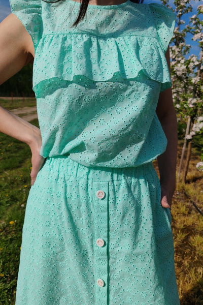 Блуза из хлопка и ришелье с воланами и карманами SMilaLine М-2407/1 мята - фото 3