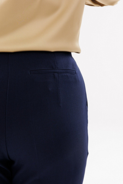 Деловые брюки из текстиля с стрелками и складками на талии ANIDEN 112-2 темно-синий - фото 6