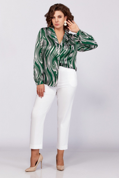 Зеленая блуза из вискозы с воротником пиджачного типа и сборками Swallow 783 зеленый/бежевые_разводы - фото 11
