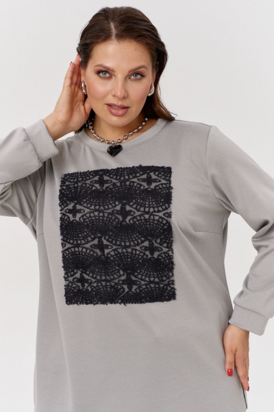 Трикотажный джемпер с авторской печатью и разрезами OVERYOU М162 серо-черный - фото 6