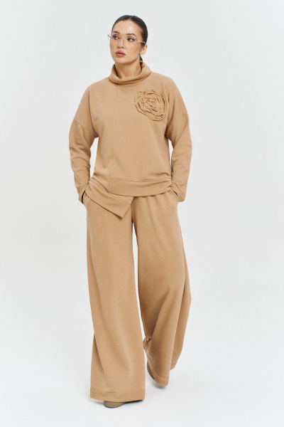 Бежевый трикотажный костюм: брюки и джемпер для повседневного стиля Anastasia 1152 бежевый - фото 12