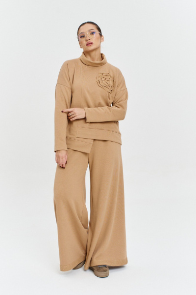 Бежевый трикотажный костюм: брюки и джемпер для повседневного стиля Anastasia 1152 бежевый - фото 7