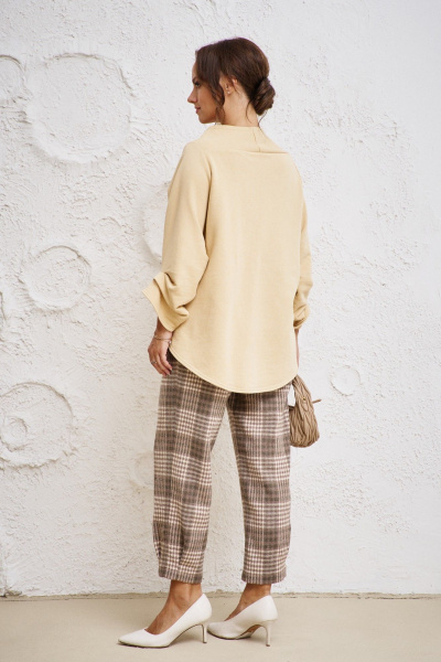 Бежевый комплект из блузы и брюк из текстиля и трикотажа Anastasia 1157 песок/клетка - фото 9