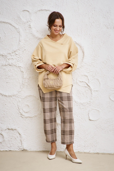 Бежевый комплект из блузы и брюк из текстиля и трикотажа Anastasia 1157 песок/клетка - фото 5