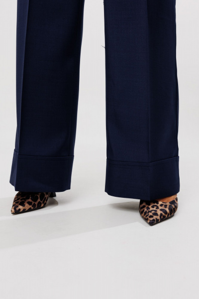 Костюм брюки и жакет прямого кроя из текстиля Mubliz 190 синий - фото 9