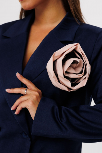 Костюм брюки и жакет прямого кроя из текстиля Mubliz 190 синий - фото 7